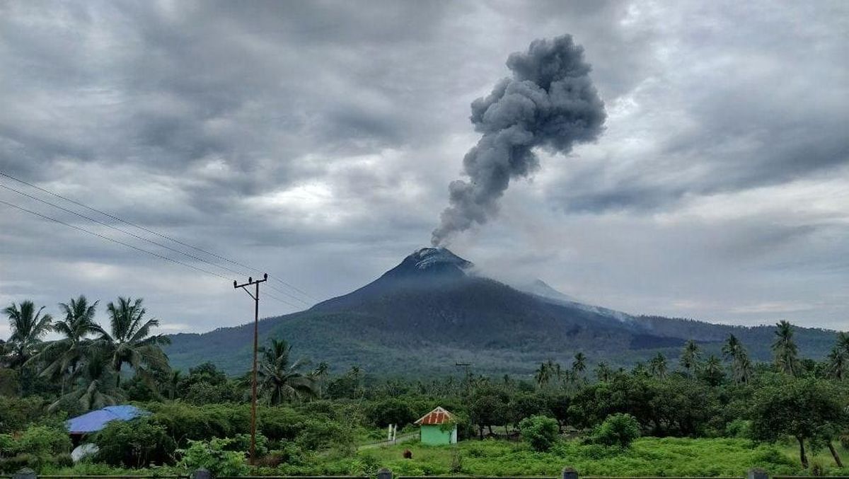 Gunung Ile Lewotobi Meletus, Ribuan Penduduk Dievakuasi: Waspada Zona Merah